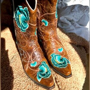 Old Gringo embroidered turq mid boots.